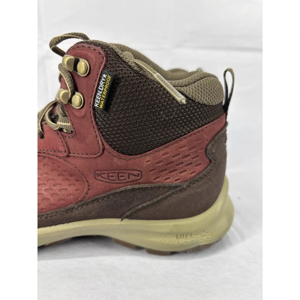 Keen women explorer